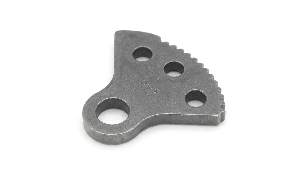 Adjustable toothed plate
